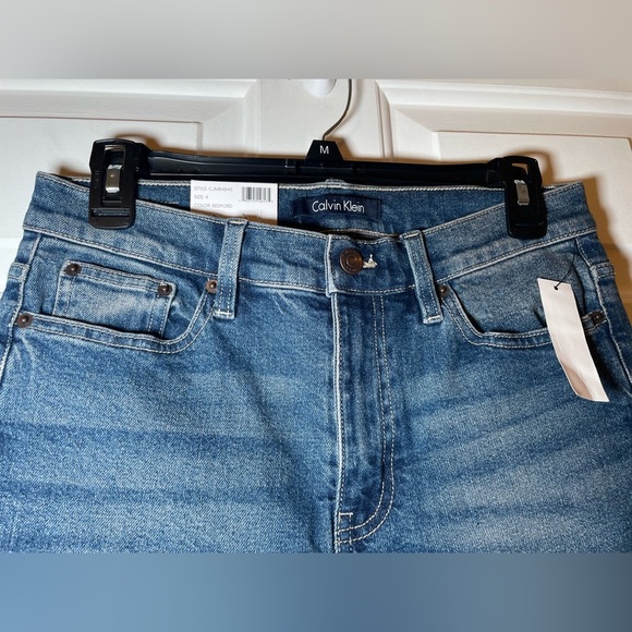 Calvin Klein Woman’s Vintage High Rise Jeans Size 4 NWT Straight Leg Medium Wash - Picture 4 of 10